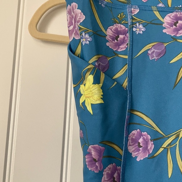 Fabletics Oasis PureLuxe Blue Floral Leggings - Picture 4 of 8